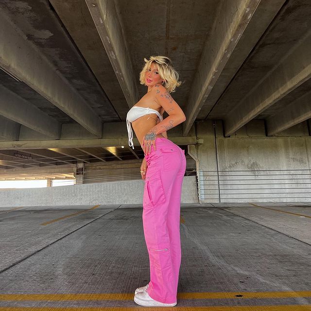 De ondeugende Zoe Consagra stel je waarschijnlijk niet zo snel voor aan je ouders!