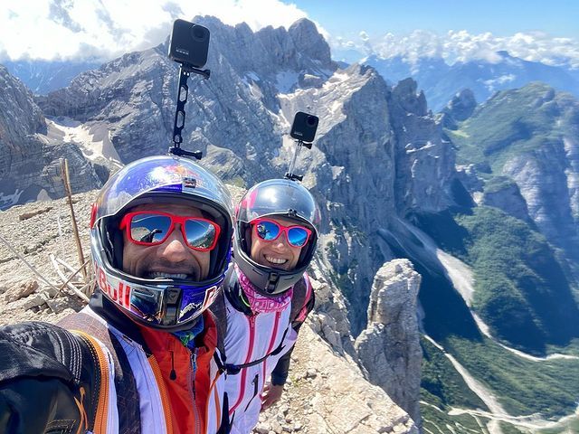 Kijk rond om je heen in deze 360 graden GoPro wingsuit video!