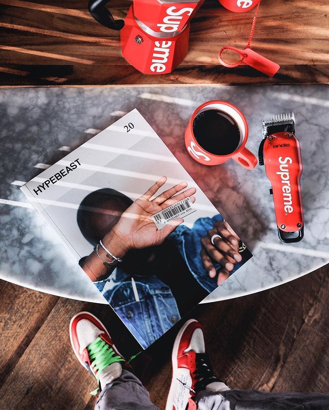 Bruce Hatoo is met zijn kleurrijke kiekjes de sneakerking van social media!