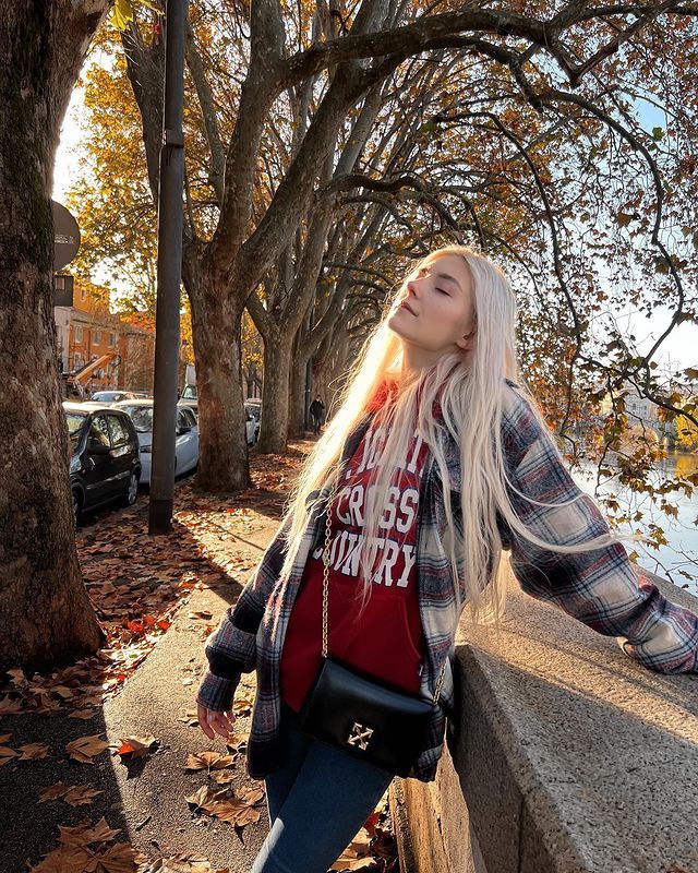 Eva Elfie is de nieuwe meest gezochte meid op je favo natuurfilm-site