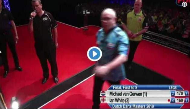 Michael van Gerwen maakt prachtige comeback met 170-finish