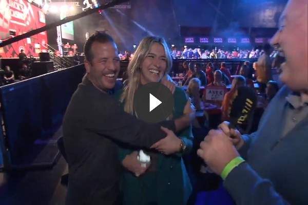 Komisch interview met "straalbezopen" Rafael en "stewardess" Estavana