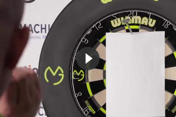 Michael van Gerwen waagt poging in Blind Bulls-Eye Challenge