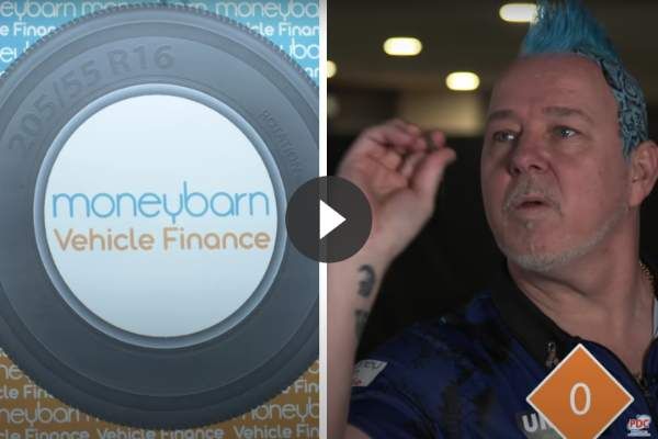 VIDEO: Peter Wright doet een aanval op Michael van Gerwen's record