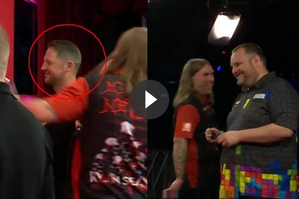 Beelden van geinig moment tijdens duel Ryan Searle en Ryan Joyce