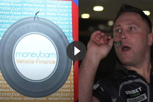 Gerwyn Price gaat strijd met Van Gerwen aan in potje 'blind darten'