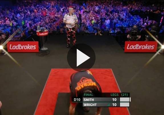 VIDEO: Het moment dat Michael Smith door het hoofd blijft spoken