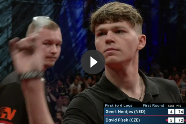 VIDEO: David Písek heeft dit bizar moment vanaf 72-finish tegen Geert Nentjes
