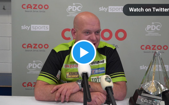 Michael van Gerwen met een knipoog over zijn vrije dagen: "De vrouw is de baas hé"