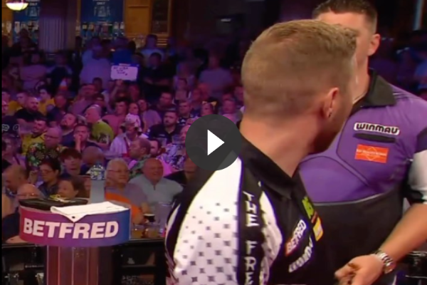 VIDEO: Danny Noppert zet Daryl Gurney voor schut met dit moment