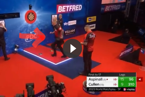 VIDEO: Opmerkelijk moment tijdens halve finale van Aspinall en Cullen