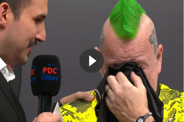 Peter Wright al vroeg in het toernooi in tranen na bijzondere overwinning