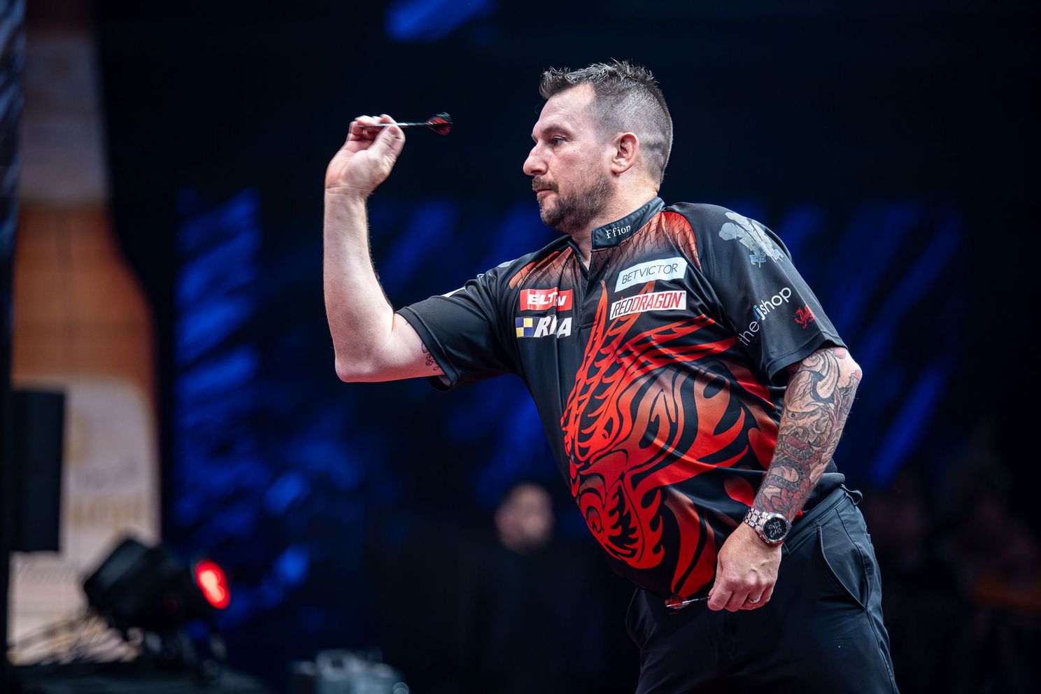 "Moeilijke periode achter de rug, maar nu geniet ik opnieuw van het darten" - Jonny Clayton vloert goede vriend Chris Dobey in openingsronde EK Darts