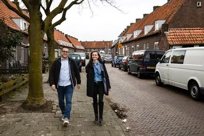ed20250310 1623 helmond renovatie leonardusbuurt stand van zaken fase 4 van de renovatie van de leonardusbuurt is aangebroken met de interim directeur en projectleider van corporatie volsbelang