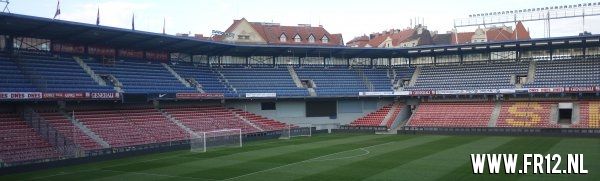 Supporters kleuren Praag rood&wit