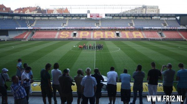 Supporters kleuren Praag rood&wit
