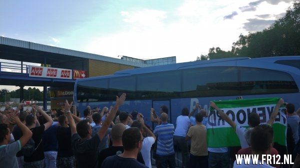 Supporters kleuren Praag rood&wit