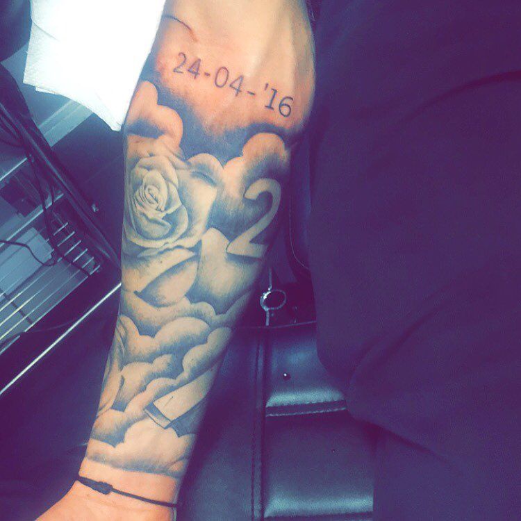 Karsdorp tatoeëert datum bekerfinale op arm