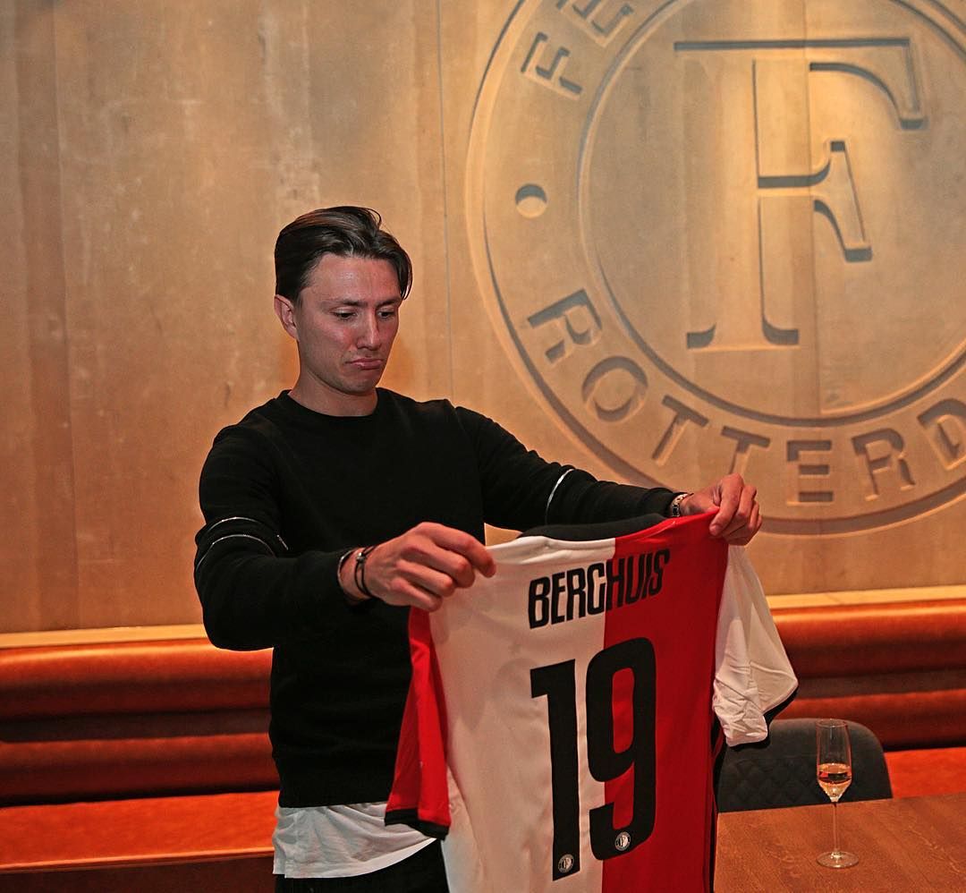 Aanwinst Berghuis speelt met rugnummer 19