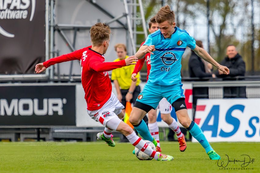Feyenoord Onder 16 verstevigt koppositie door zege bij PSV