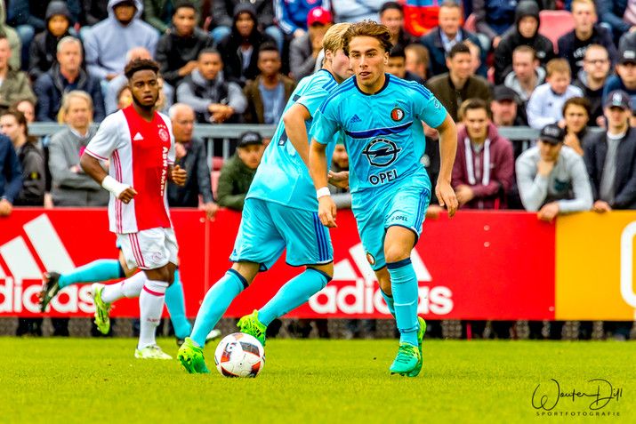 Feyenoord Onder 19 strijdend ten onder tegen Ajax