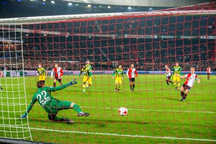 Feyenoord overklast ADO Den Haag en bekert verder