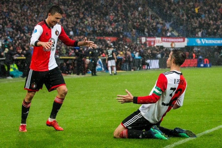 Van Persie bezorgt Feyenoord drie punten