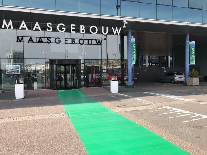 Feyenoord hangt KPN-vlaggen op, nieuwe hoofdsponsor?