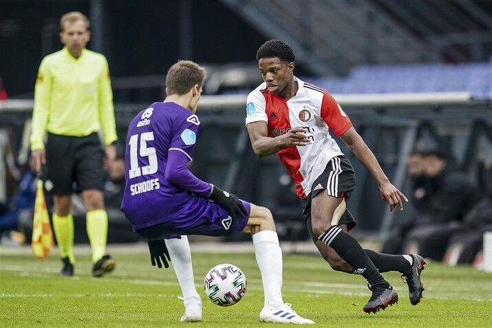 Feyenoord komt niet tot scoren tegen tienkoppig Heracles