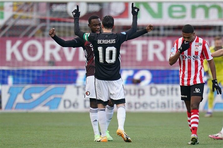 Feyenoord opent 2021 met zakelijke derbyzege