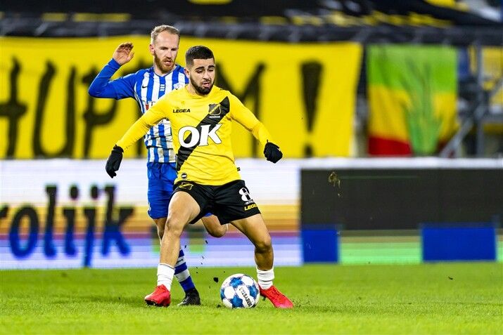 Huurlingen: Van Beek in De Kuip; brand bij Kelly vs Johnston