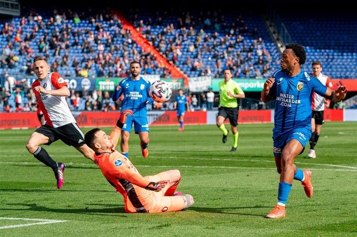 Geen doelpunten en rood Berghuis bij terugkeer publiek in De Kuip