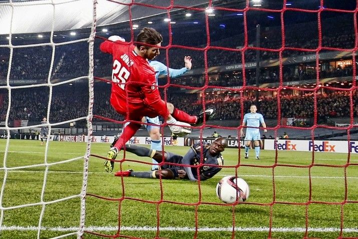 Feyenoord na thuisnederlaag Europees uitgeschakeld