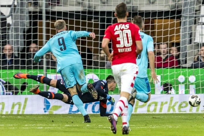 Feyenoord verpulvert AZ in eigen huis