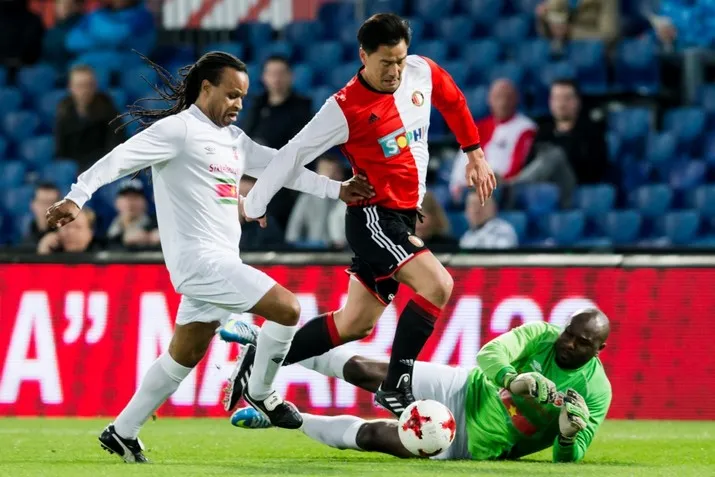 Winnend Oud-Feyenoord oogst applaus in De Kuip