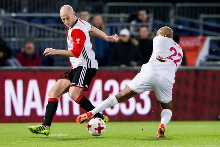 Winnend Oud-Feyenoord oogst applaus in De Kuip