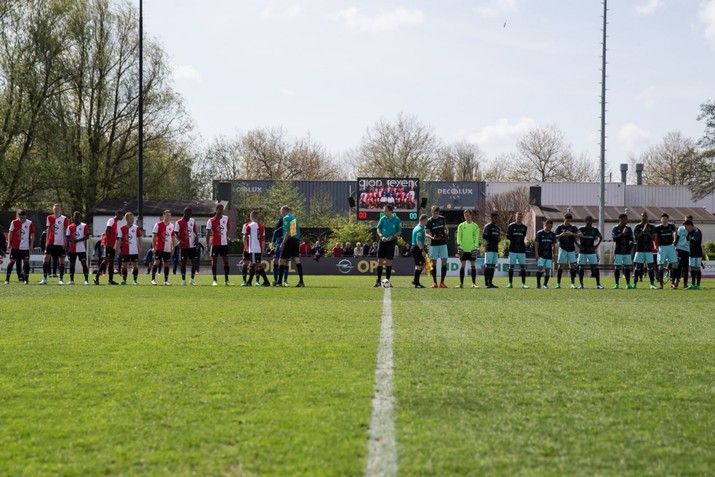 Feyenoord O17 onderuit in mini-Klassieker