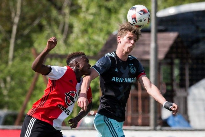 Feyenoord O17 onderuit in mini-Klassieker