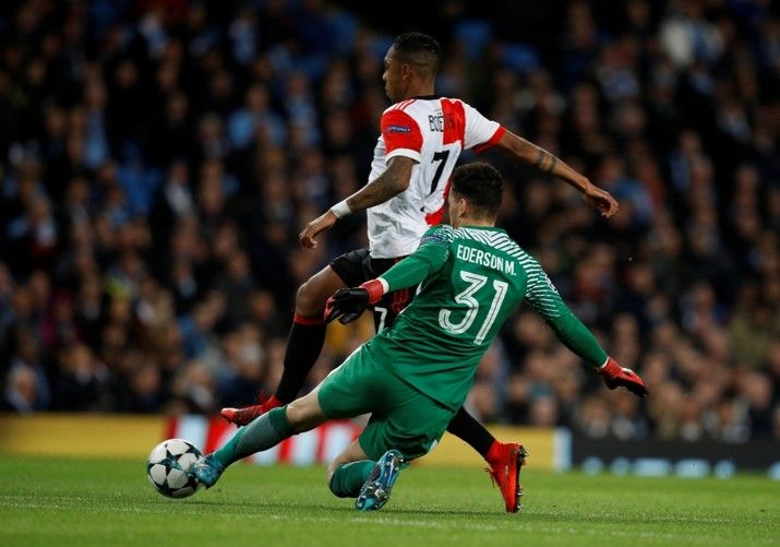 Sterk Feyenoord verliest in slotfase van City