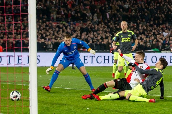 Feyenoord knikkert PSV uit bekertoernooi na goede zege