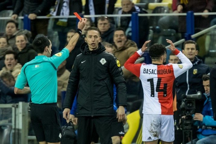 Feyenoord met negen man onderuit in Arnhem