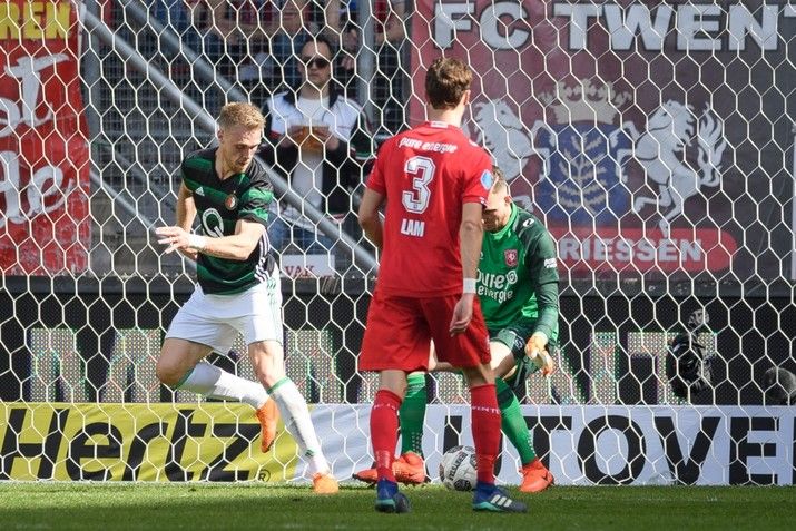 Feyenoord in tweede helft langs FC Twente