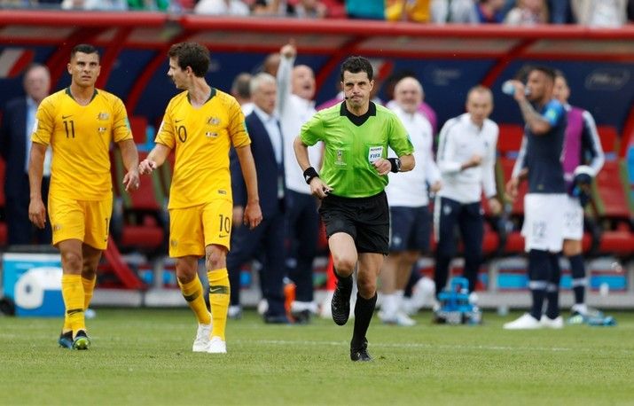 Van Marwijk en bankzitter Jones verliezen van Frankrijk