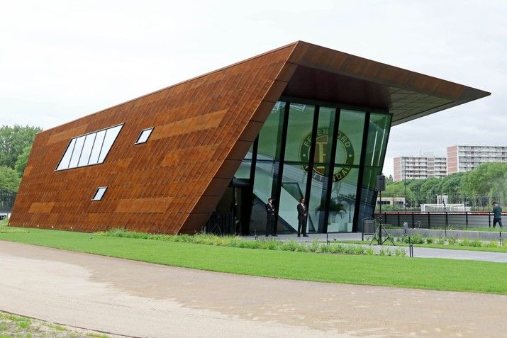 Pers krijgt rondleiding op nieuw trainingscomplex Feyenoord