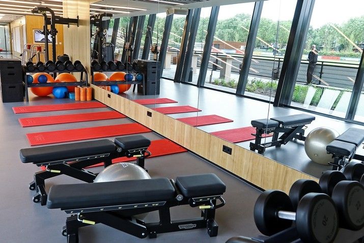 Pers krijgt rondleiding op nieuw trainingscomplex Feyenoord