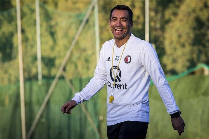 ''Van Bronckhorst wil pas na Marbella rond de tafel gaan''