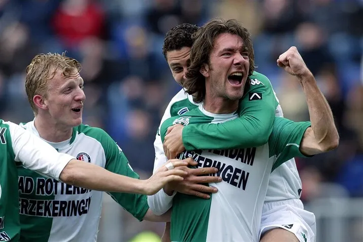 Thuishirt 2016-2017 en uitshirt 2003-2004 verkozen tot mooiste