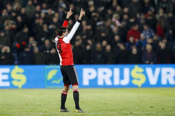 Feyenoord met tien man langs Heracles Almelo