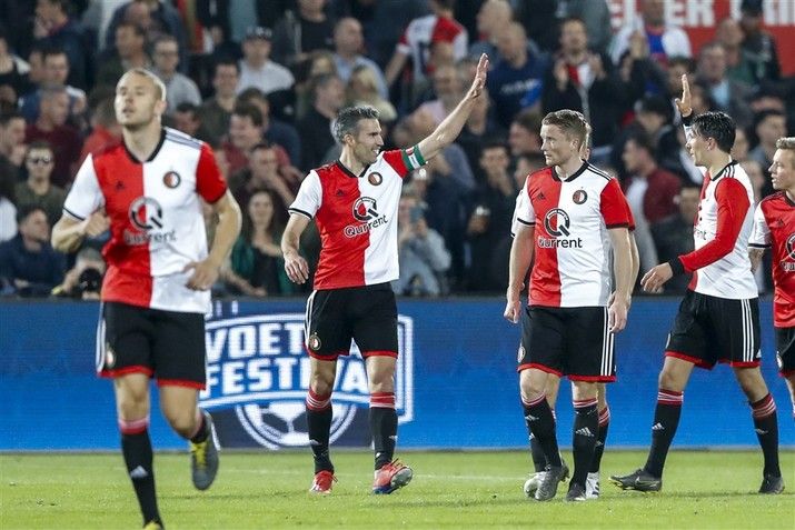 Feyenoord steviger op plek drie na zege op AZ