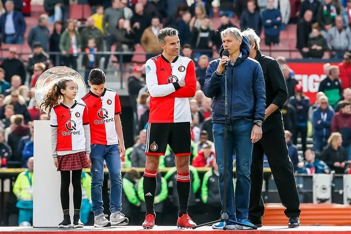 Afscheid van Van Bronckhorst en Van Persie